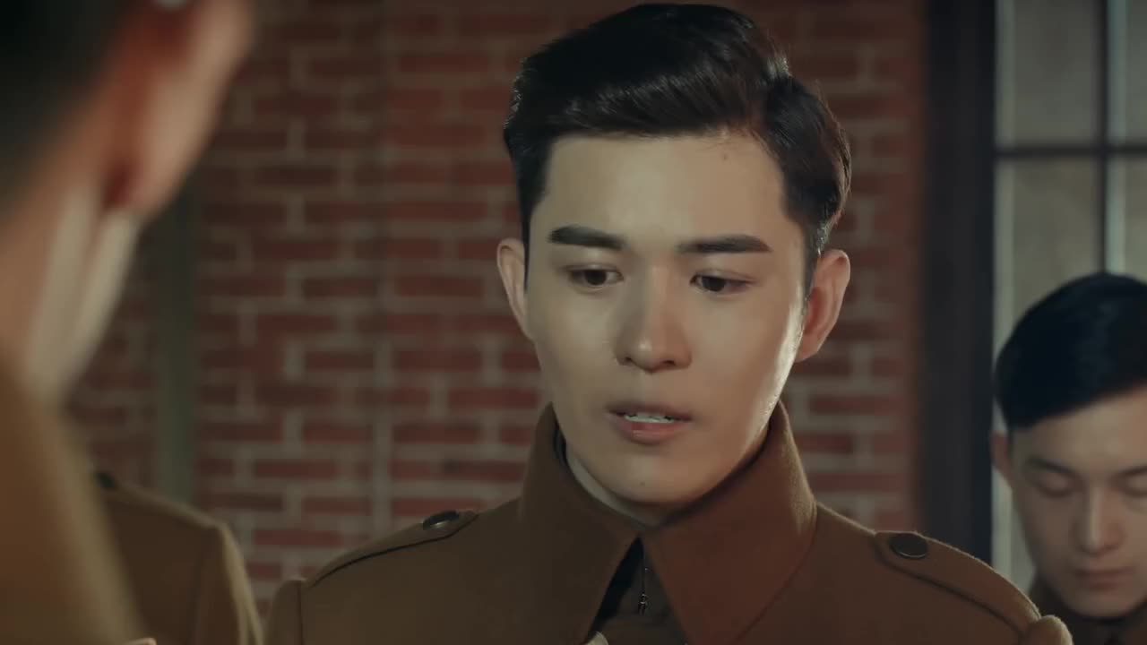 烈火军校朱彦霖听到顾燕帧的话忍不住愤慨地骂起了顾燕帧