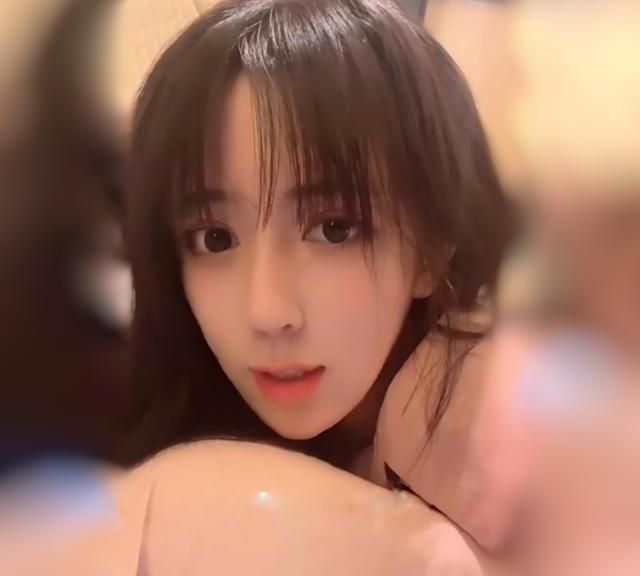 呆妹儿直播出事故整活现场首次被父亲撞破半夜道歉太丢人