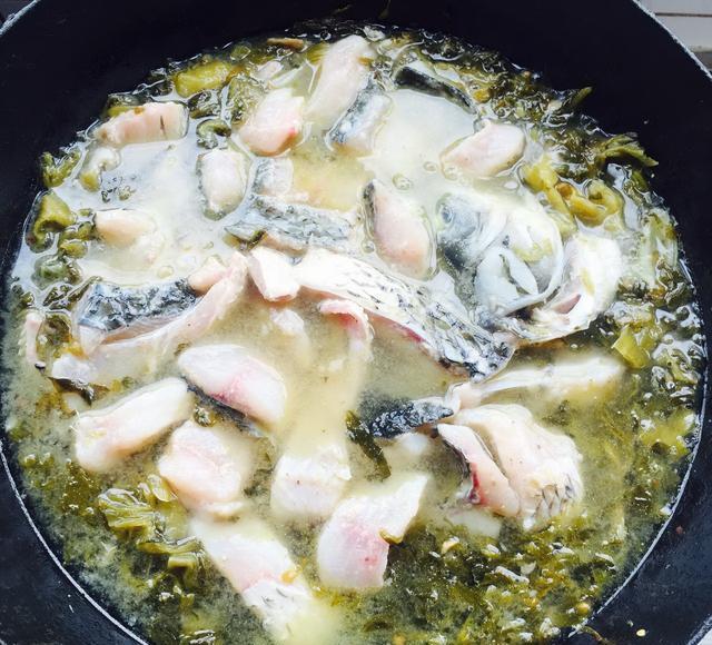 做酸菜鱼时，别给鱼肉加淀粉，加点“它”鱼肉鲜嫩好吃还入味