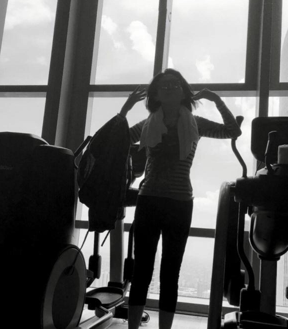 50岁许晴身材曲线似少女健身房里锁住容颜