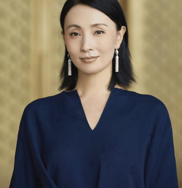 小陶虹素颜照公开,显老"巫婆脸"认不出,她平常不照镜子?