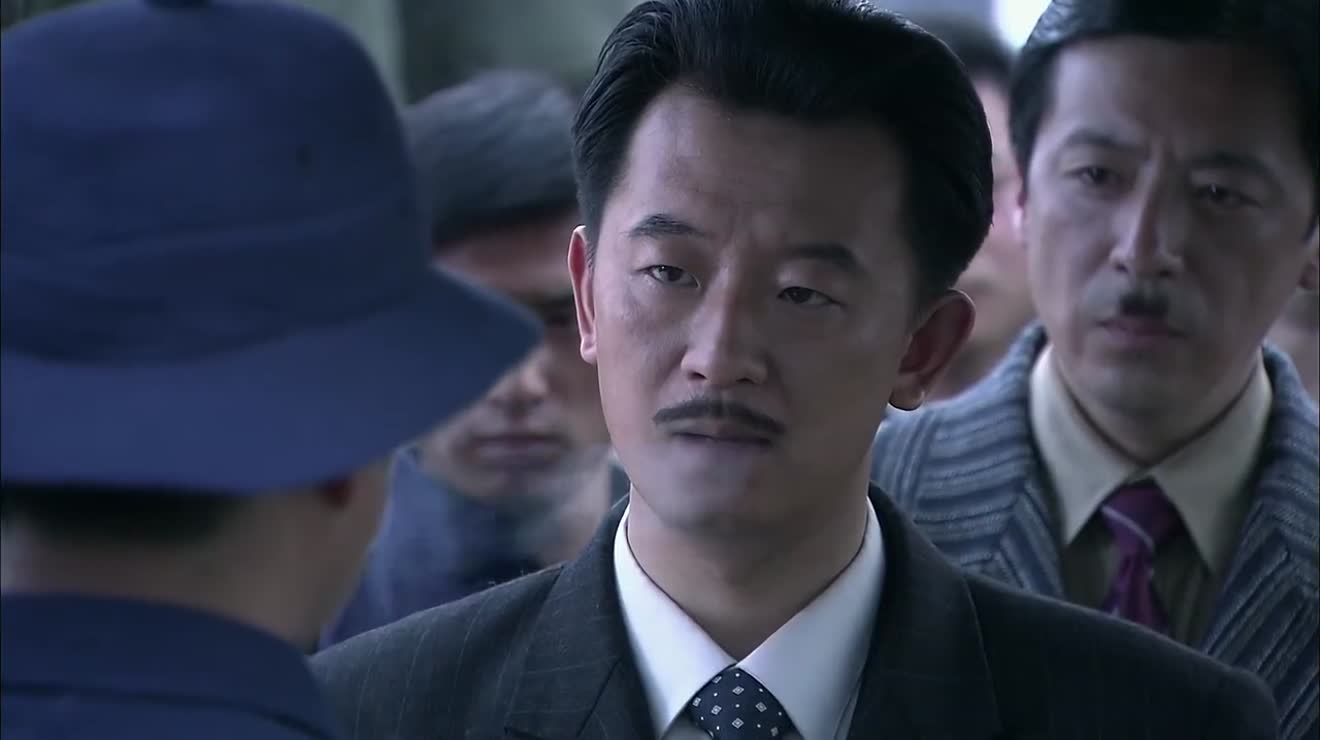 上海滩的黑帮真嚣张居然敢公然和警方势力对抗这能有好下场