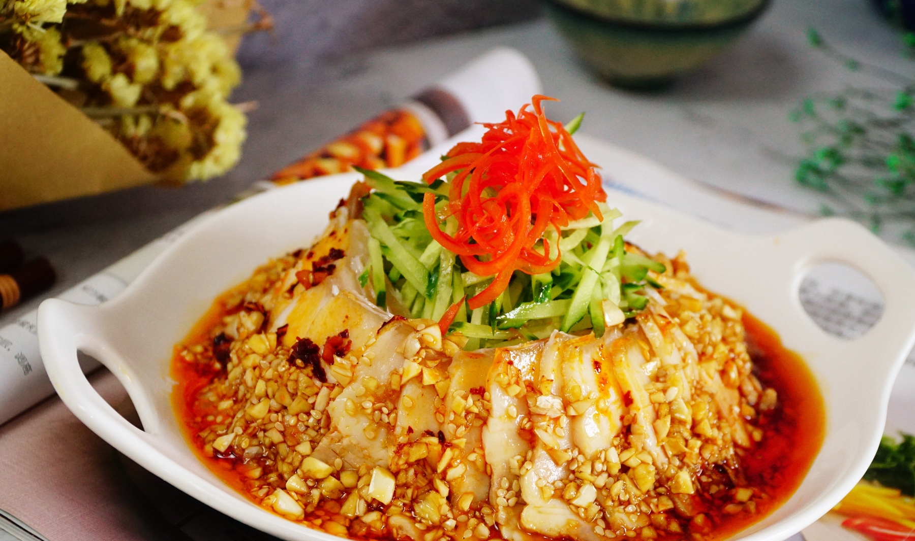 蒜泥白肉简单家常做法,学会做红油蒜泥汁,味道不比饭店差