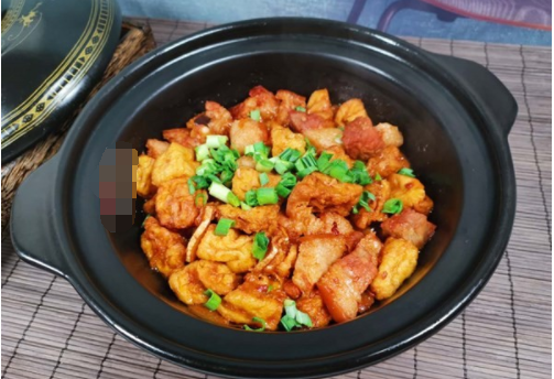 十一,豆腐果炖肉:从小常吃的一道砂锅菜,孩子也爱吃,五花肉用腐乳