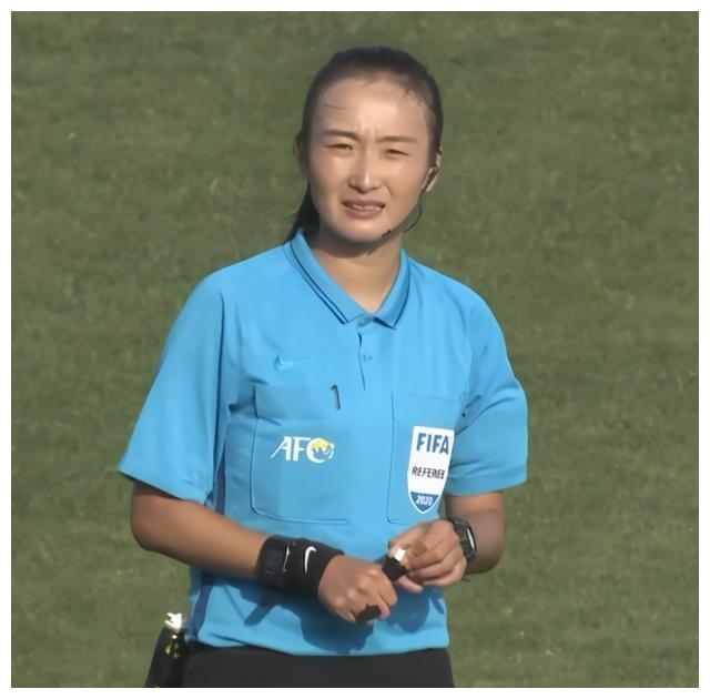 30岁女足国脚角球直接破门,全队狂欢,对手门将狼狈苦笑|韩鹏|女足