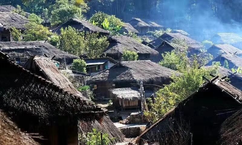 云南翁丁古寨,保留了原始佤族民居建筑风格