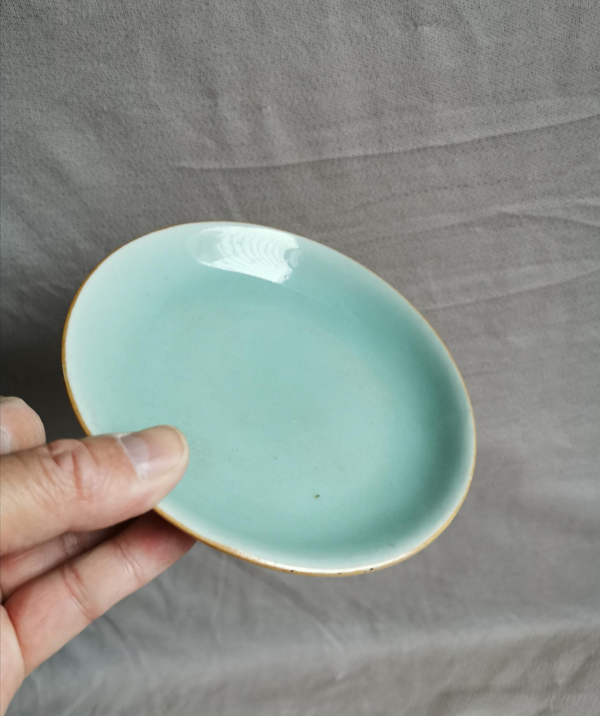 乾隆民窑冬青釉小盘