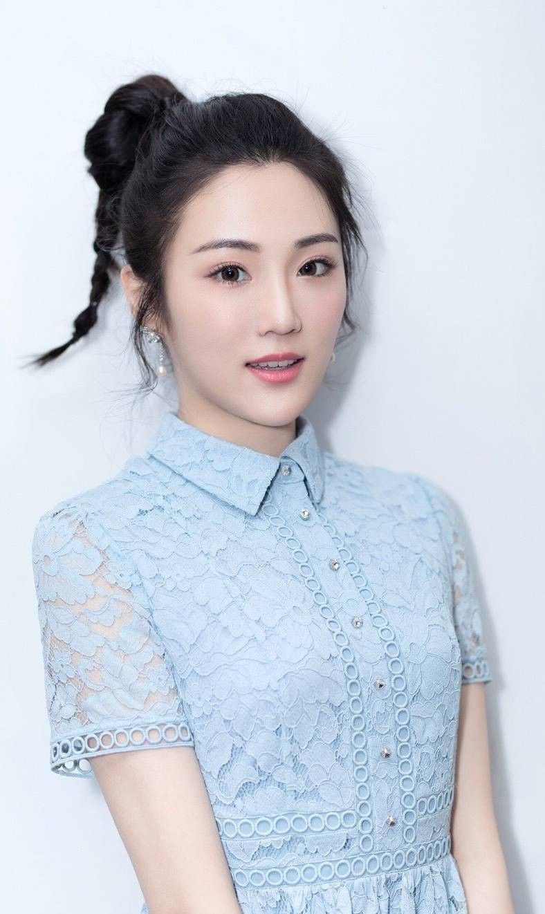 小花张可盈,精致的五官,甜美的氧气女生,很纯情!_高清图集_新浪网