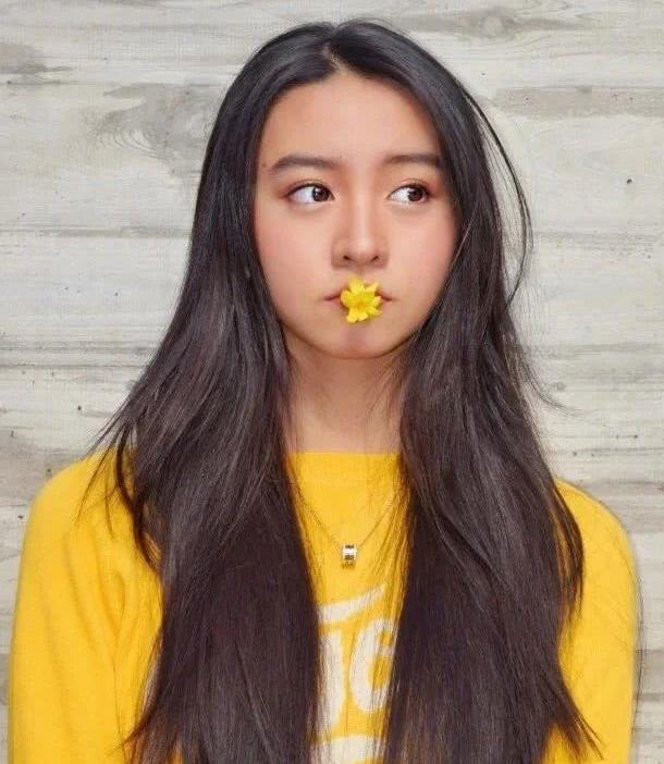 木村拓哉小女儿不好看?看她的碎花裙新look,妥妥的时尚小美女!