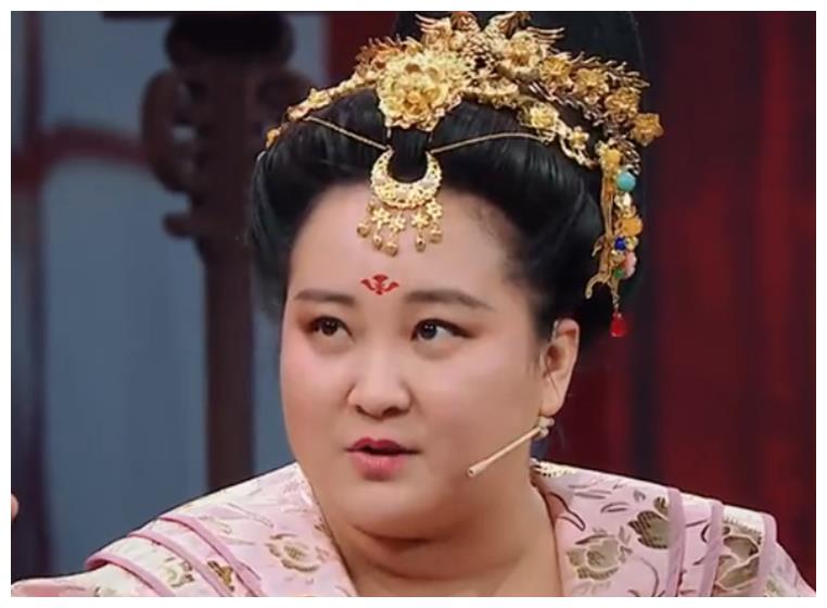 本以为贾玲不适合演"杨贵妃",看到她造型后,好有气质!