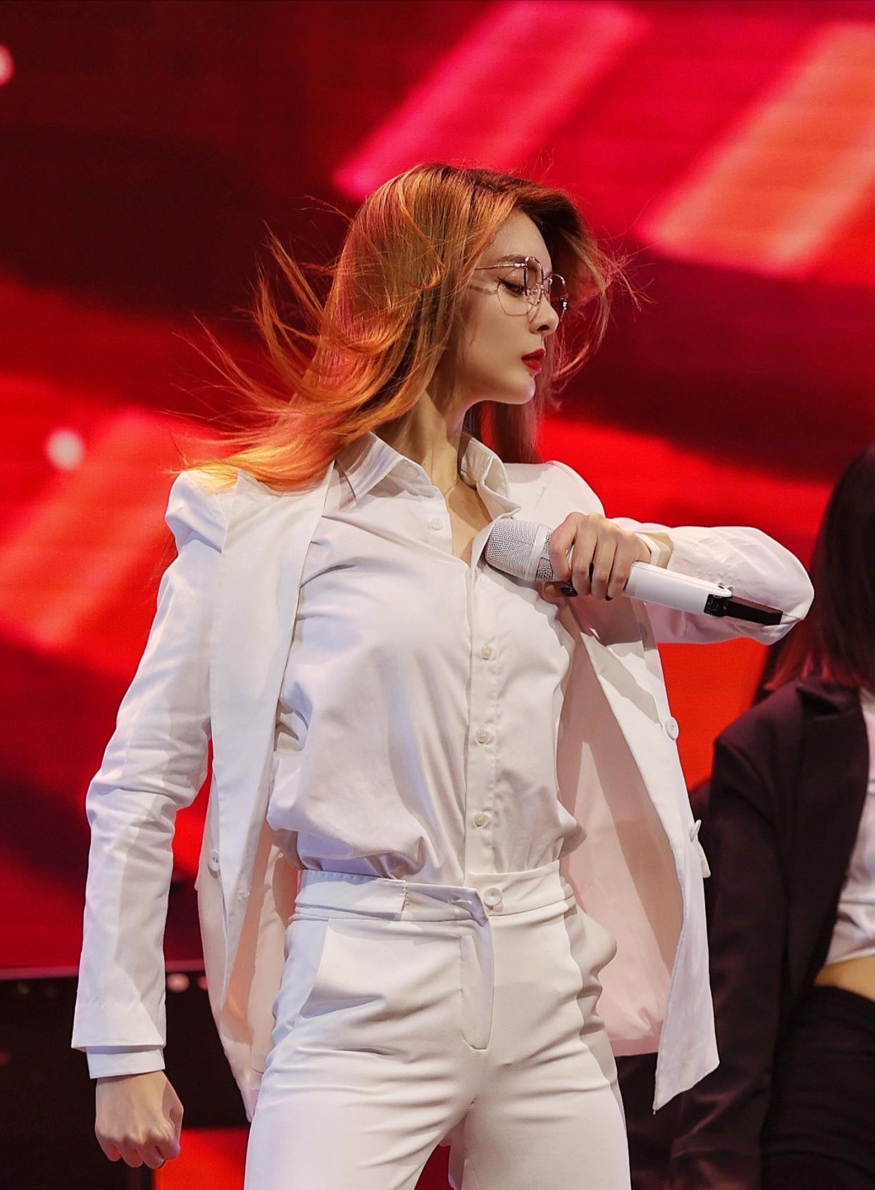 舞台精灵傅菁的舞台从不会让人失望_高清图集_新浪网