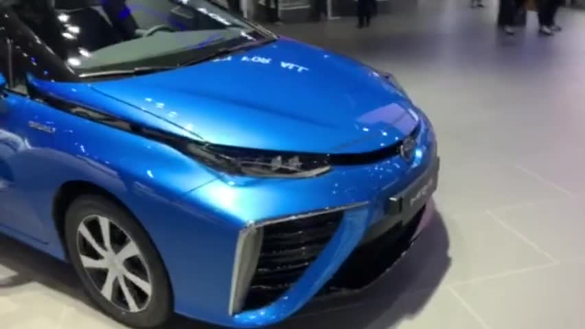 视频：上海车展第一天，丰田的混动新能源雷凌亮相，外观科技感十足