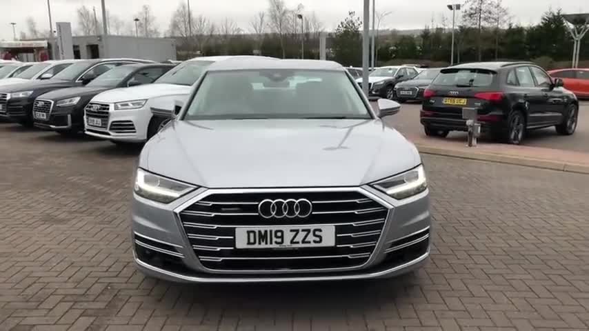 新到一台银色奥迪a8,一看轮毂就知道是顶配车型啊