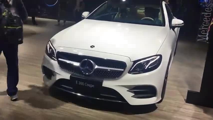 欣赏奔驰e300轿跑2.0t四缸爆258马,豪华尊贵,我忘记了5系