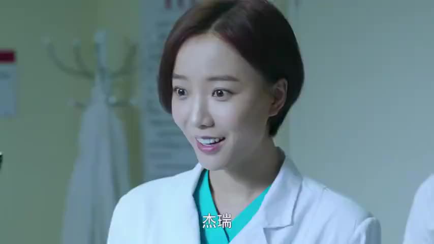 急诊科医生:男子好奇吞了电灯泡,医生束手无策,江晓琪真神了