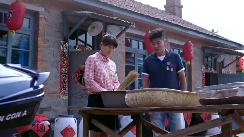 刘家媳妇刘大海对梁三朵承认错误梁三朵沉默不语