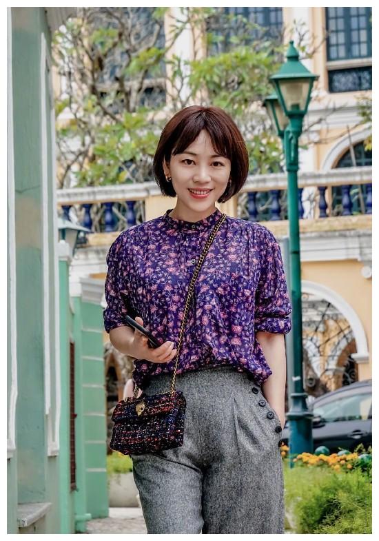 48岁主持人劳春燕生活照曝光,端庄大方被誉为"复旦才女"