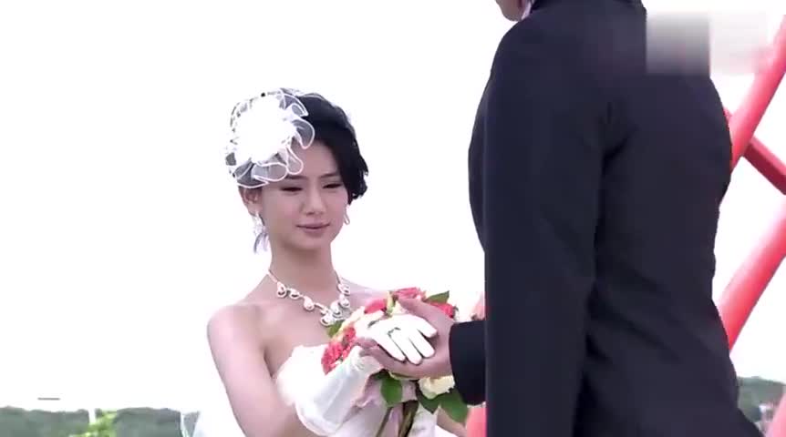 00:00 01:16 01:16 为您推荐: 夏家三千金:灰姑娘要结婚了,亲妈满头是