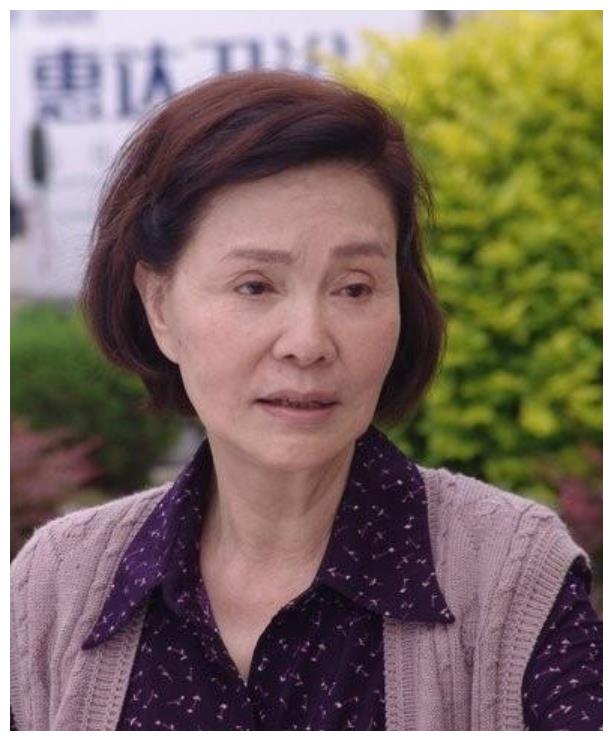 76岁老戏骨归亚蕾与丈夫金婚54年恩爱如初如今儿孙满堂很幸福