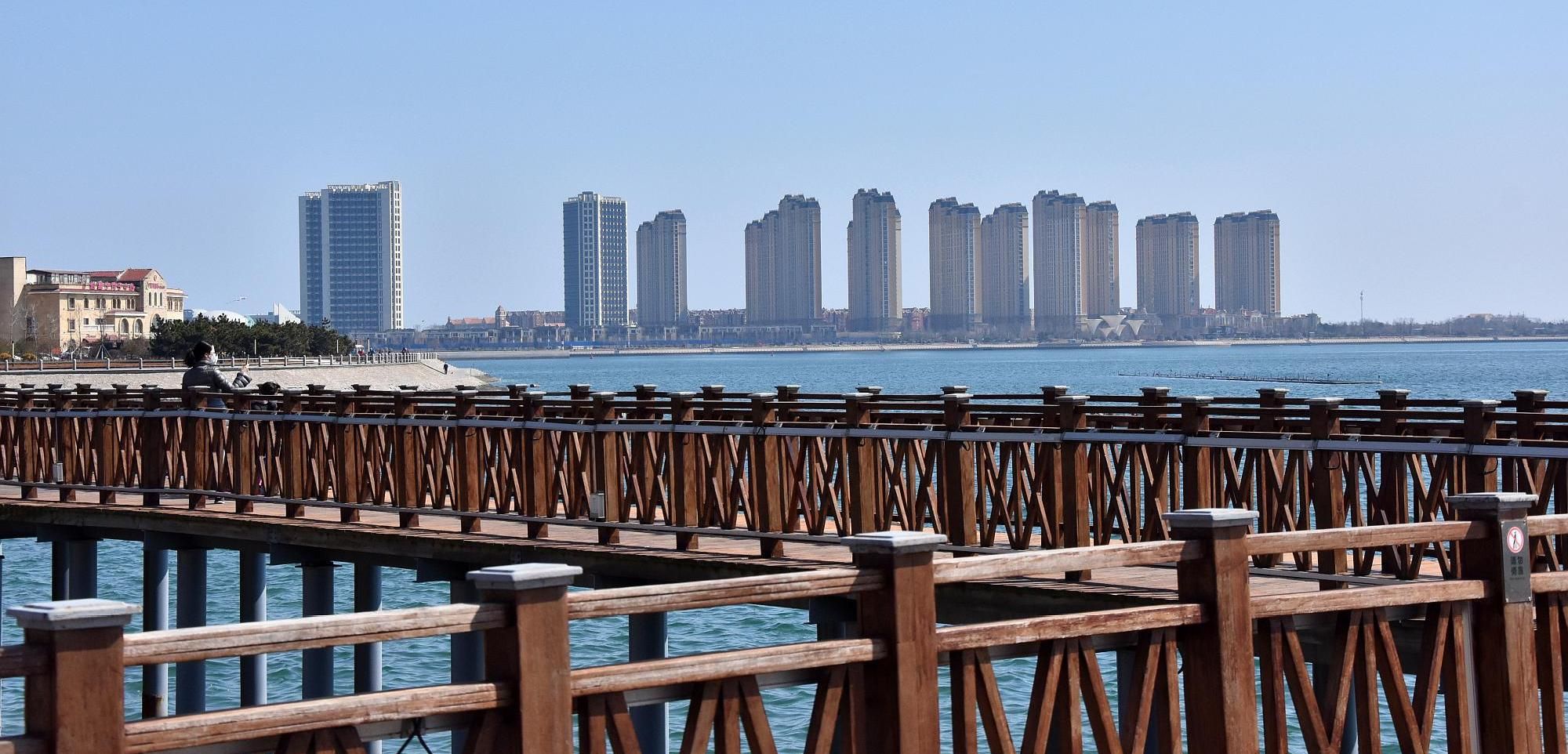 春日暖阳的唐岛海滨湾公园