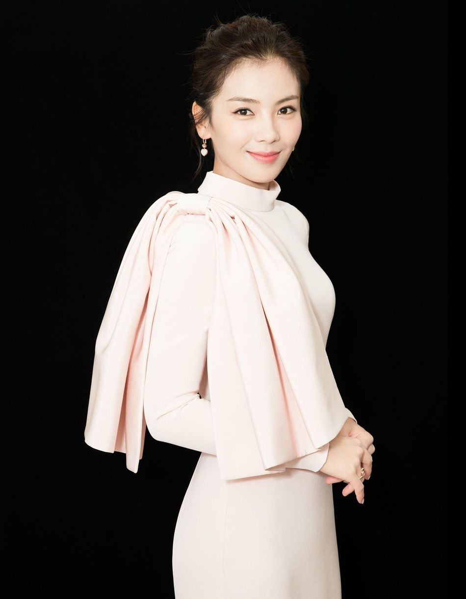 刘涛的气质优雅清纯,举手投足间散发着成熟女神的大气与淡雅_高清图集