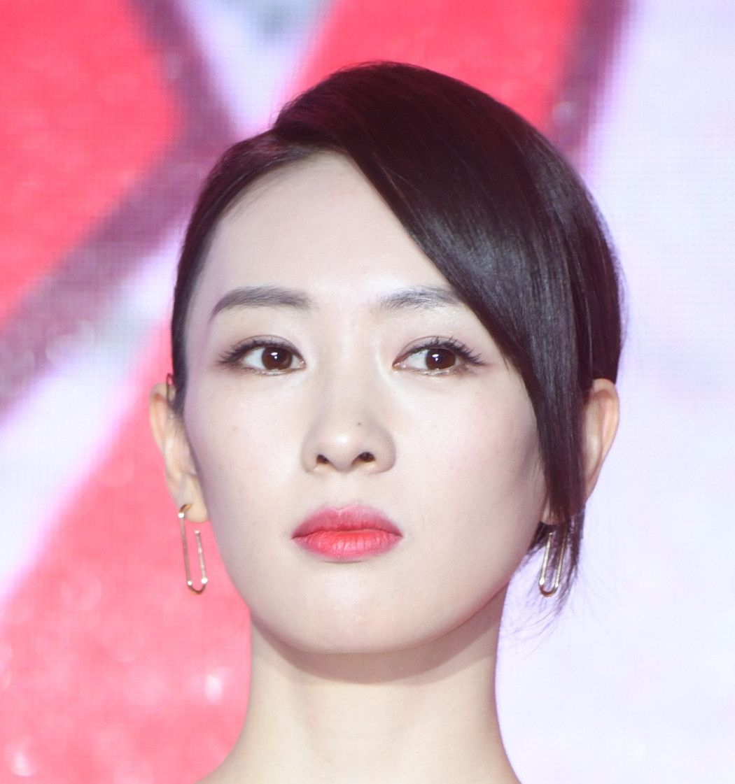 耐看脸童瑶精致亮相,看马场妆容"好有韵味"!