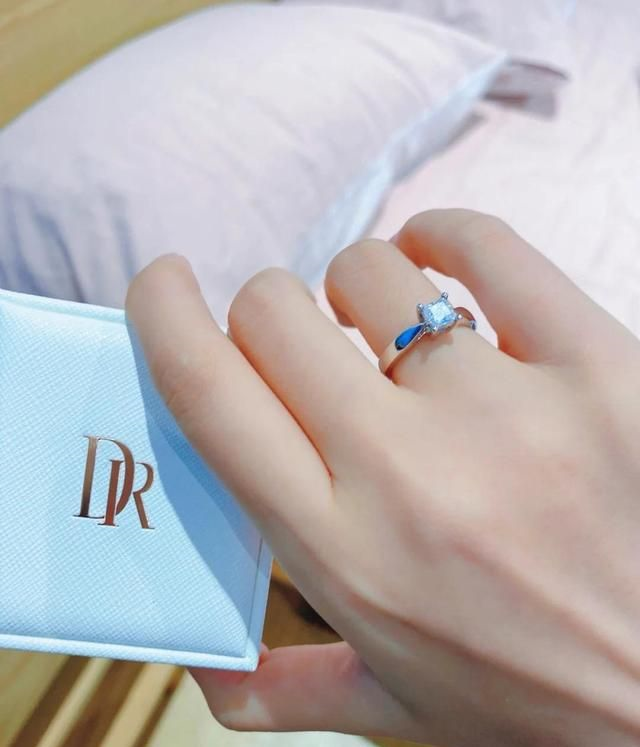 郎朗吉娜与dr钻戒爱情与时尚并存