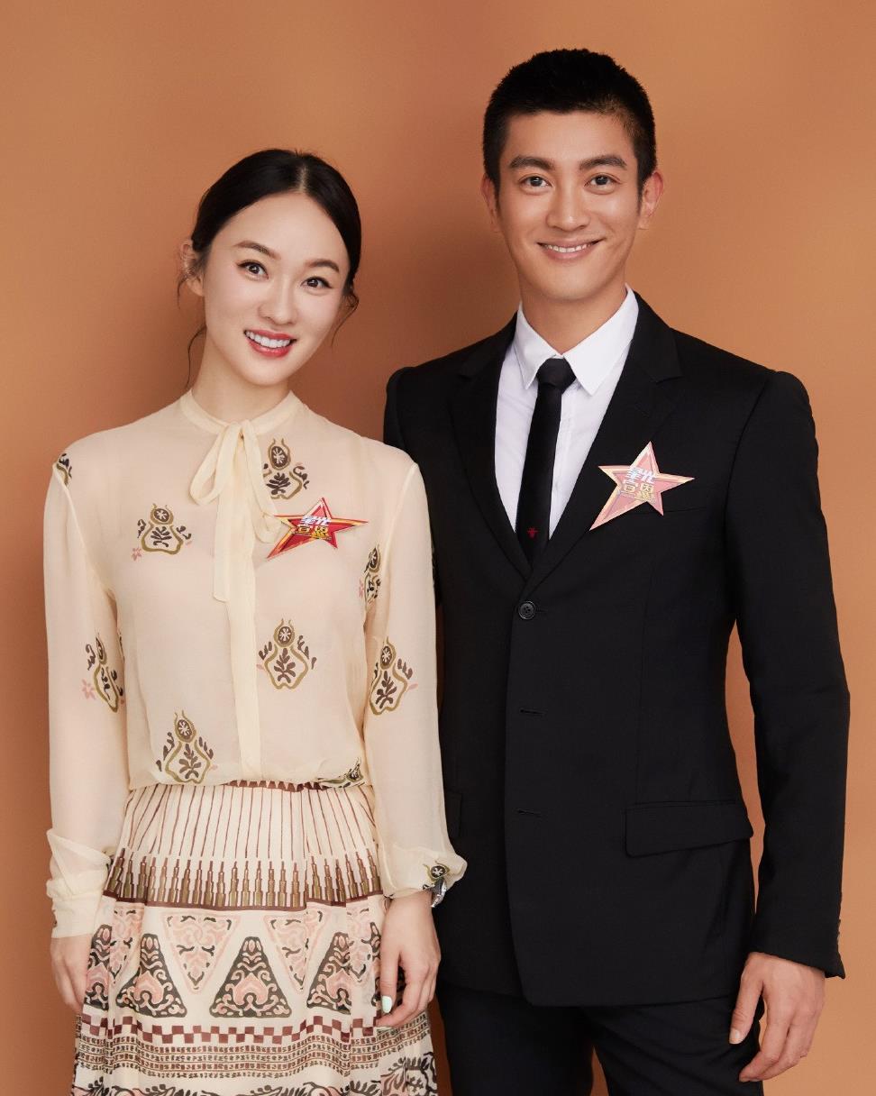 霍思燕与杜江携手亮相,同穿西装"情侣范"十足,这对夫妻真养眼