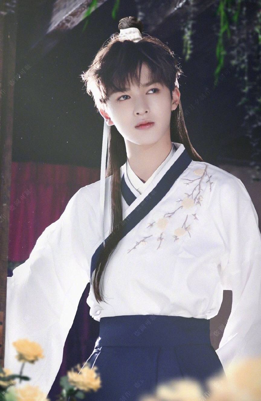 朱正廷古装大片,陌上人如玉,公子世无双,这次终于不是p图了_高清图集