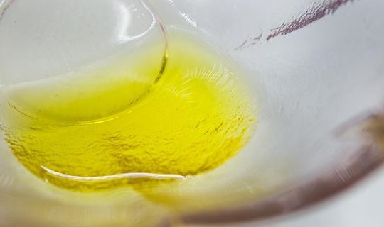 不吃饭，喝油就能排毒治病？多少人被套路了休闲区蓝鸢梦想 - Www.slyday.coM