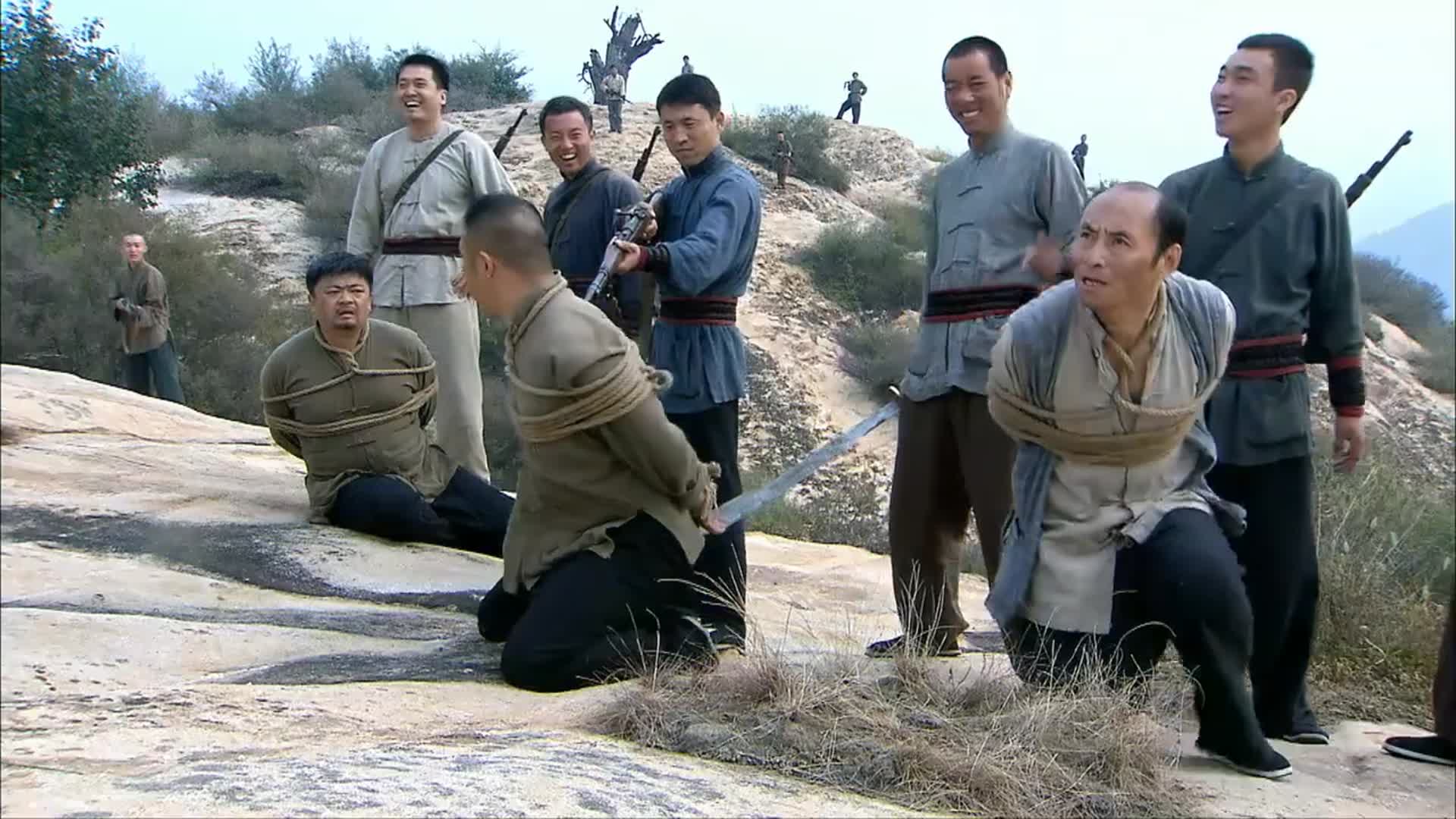 打狗棍:三人越狱不成,又被土匪抓回来,老头差点被枪毙了