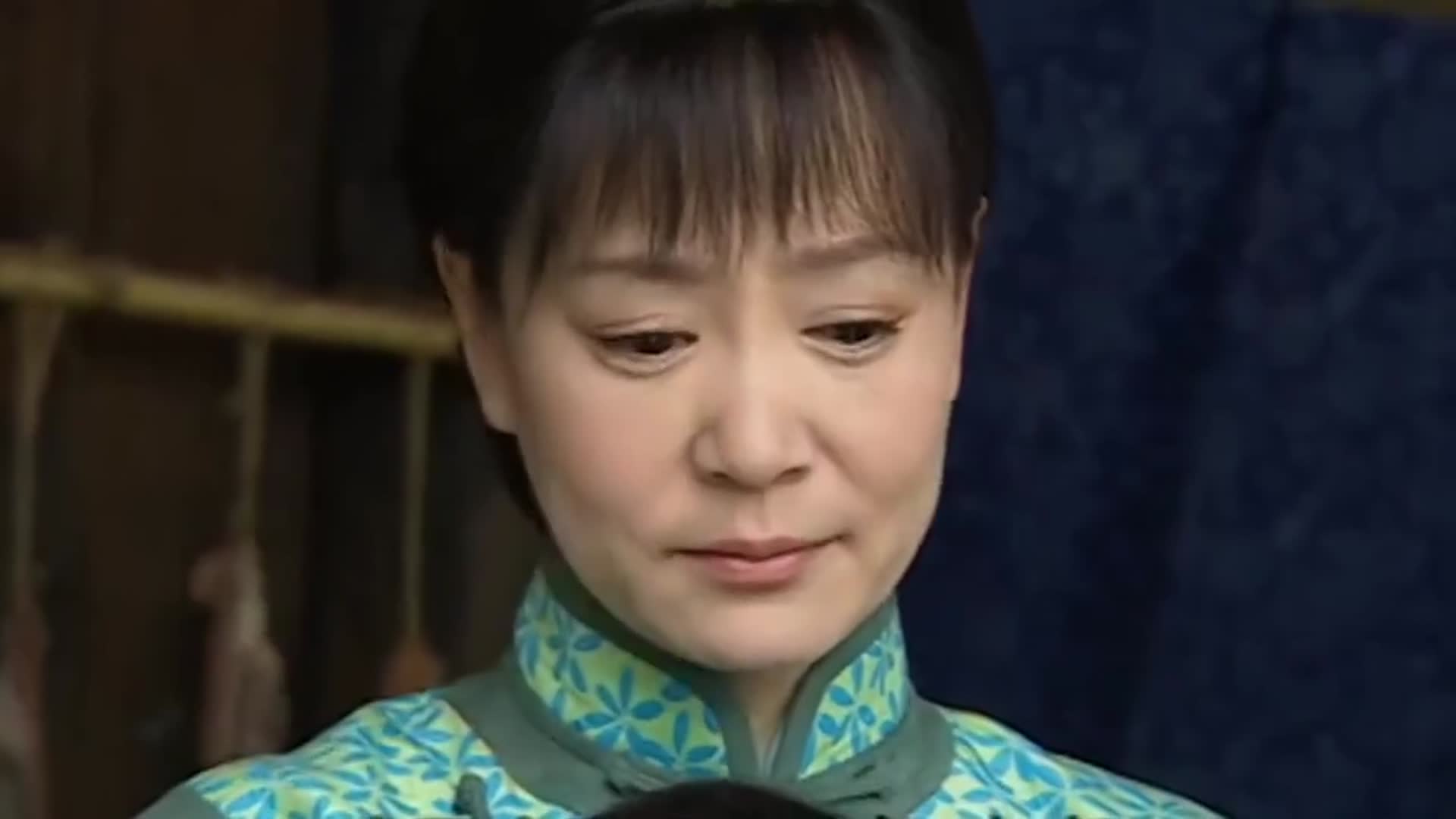 春天后母心:亲妈改嫁孩子为能留下,早起干家务,亲妈看到泪崩