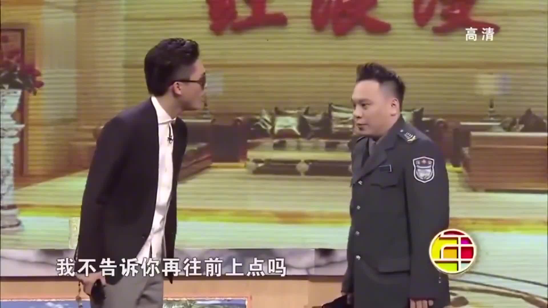 春晚:网红小品《摔杯为号》红浪漫续集,10秒一个包袱逗乐全场