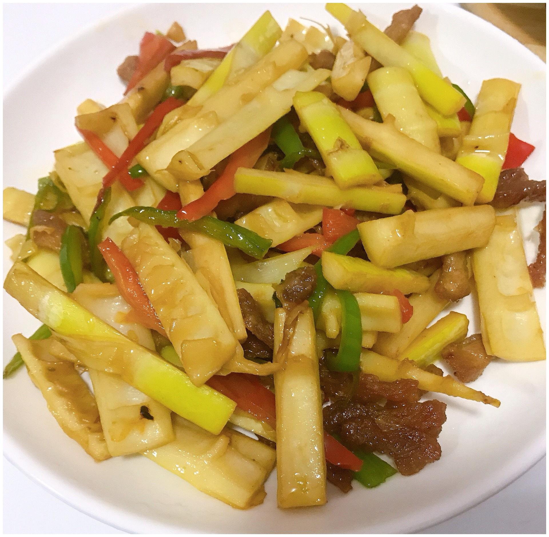 餐桌上的春日限定春笋炒肉丝