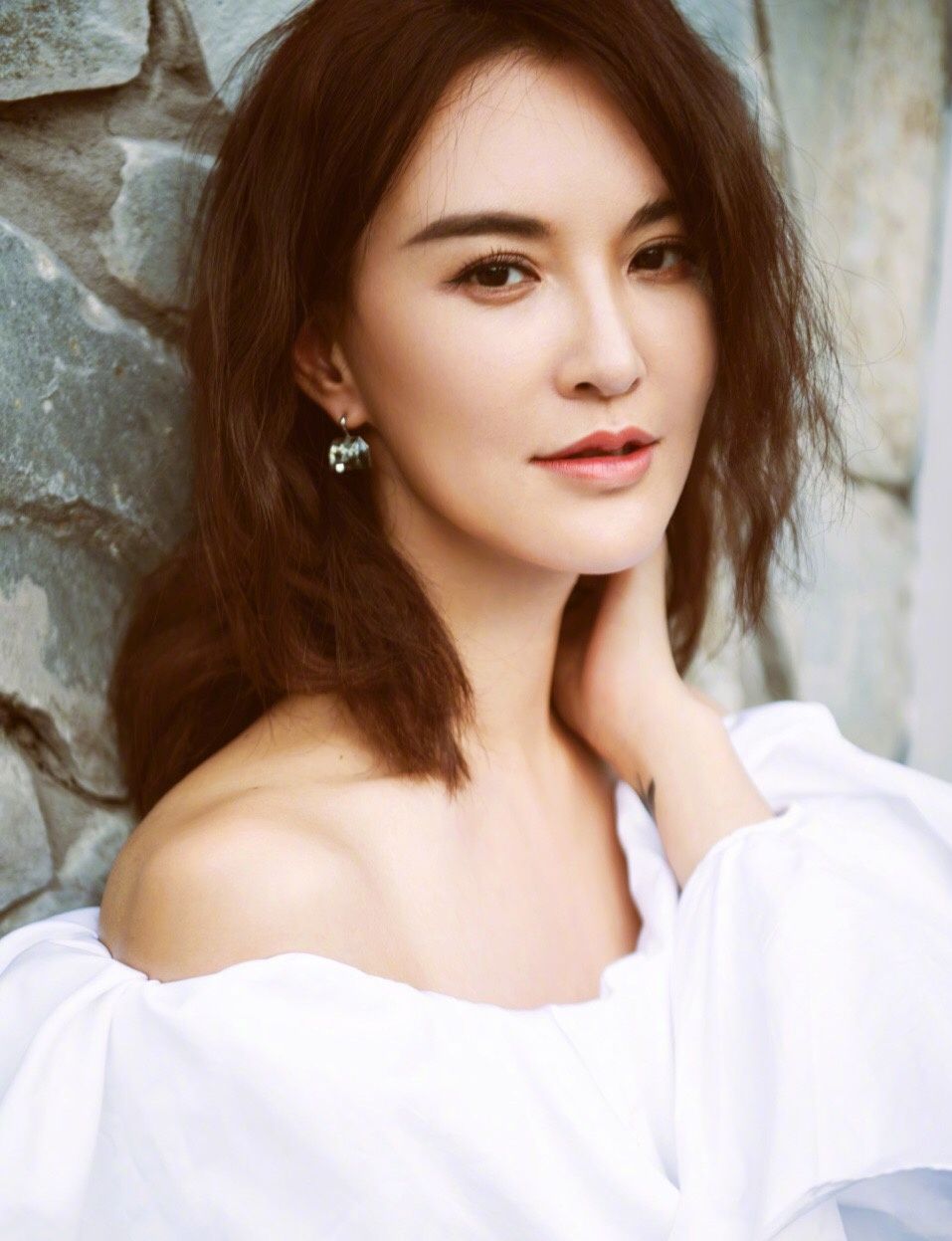 莫小奇以优雅气质取胜,身材高挑,外形甜美靓丽,喜欢她吗?