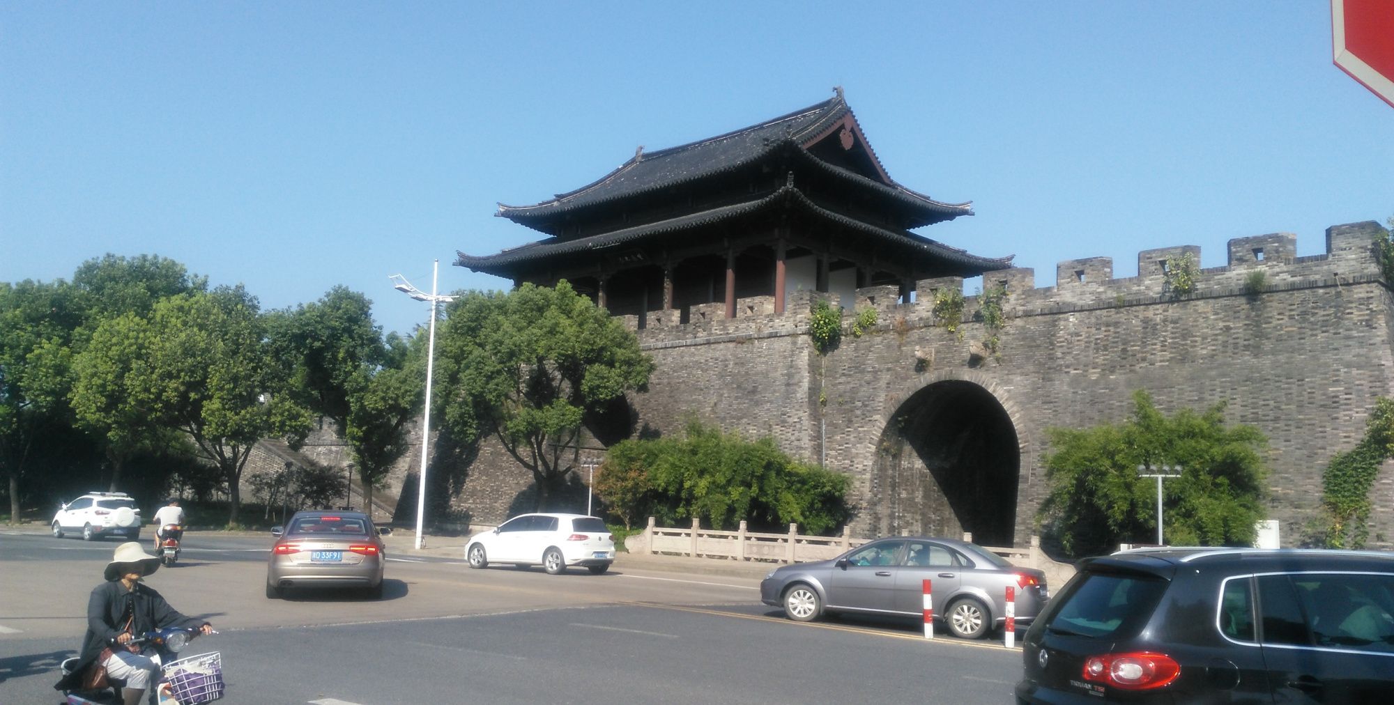 绍兴市萧曹运河边的古城墙实拍,你们来过这里吗?