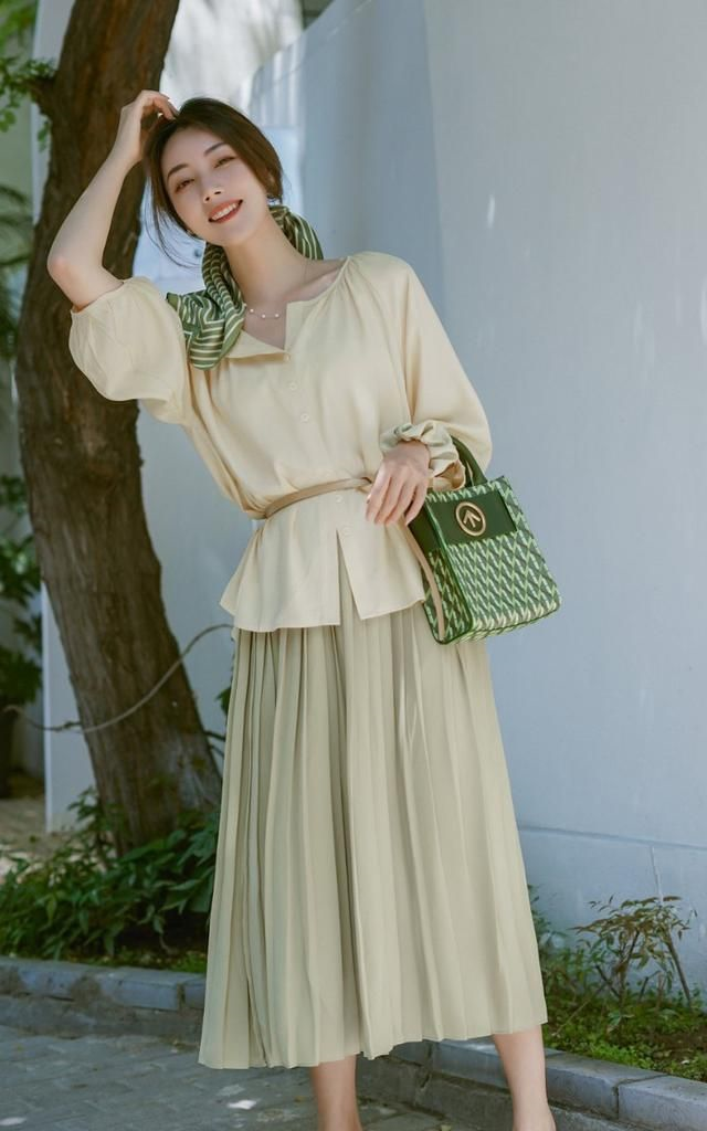 清爽的黄绿色穿搭,30岁女人夏天这样穿,甜美减龄又温柔