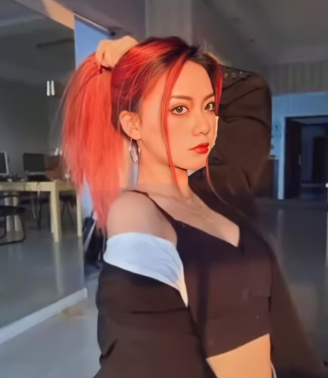 谁说刀小刀只适合红发看到她的紫罗兰发色我承认我心动了