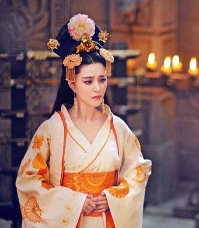 七位女星古装皇后造型照,冰冰杨幂唐嫣景甜,你觉得谁更美?