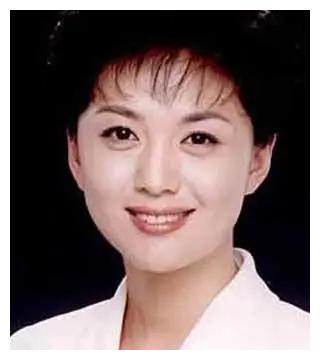 海霞还说,妈妈是她播音主持的带头人,她教会了她如何清晰地表达,如何