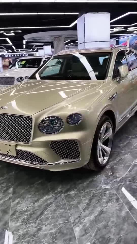 静态欣赏香槟金色的宾利添越,这颜色真的太漂亮了