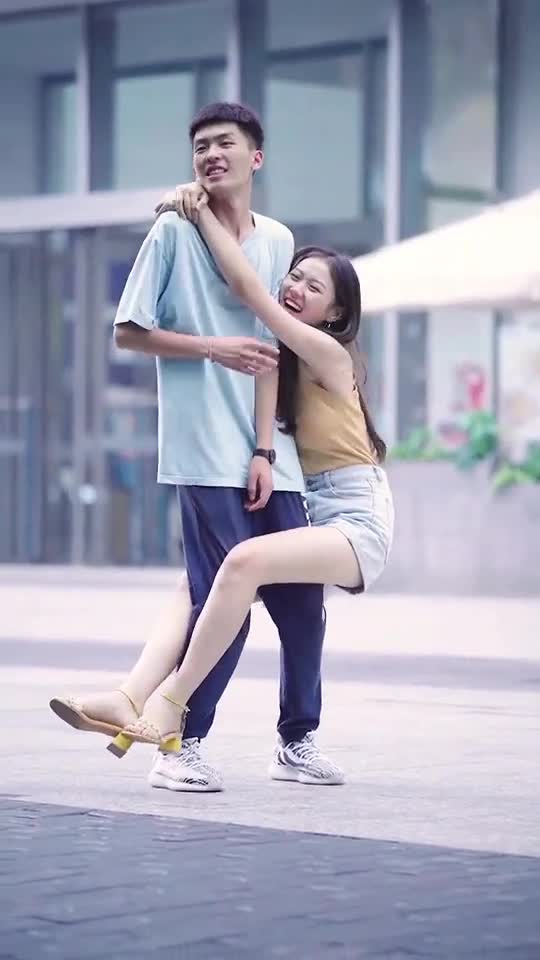 男朋友给女朋友买高仿衣服正常吗_男朋友给女朋友买高仿衣服