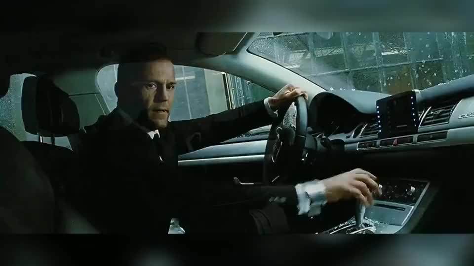 非常人贩:自行车vs奥迪w12,杰森斯坦森在线秀车技