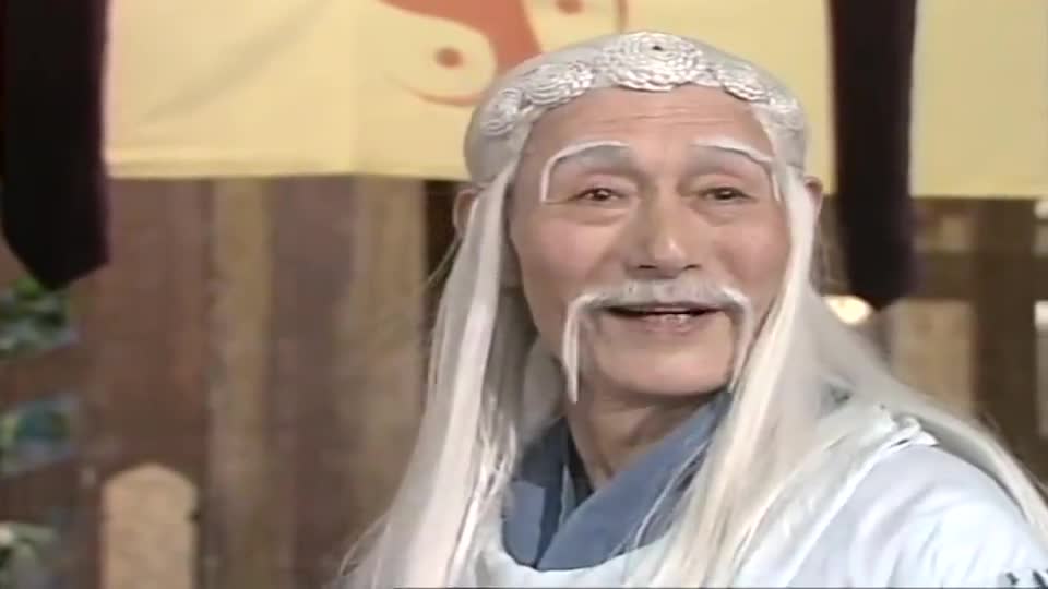 南极仙翁自信过头,竟瞧不起十绝阵,哪料进阵后差点就挂了彩