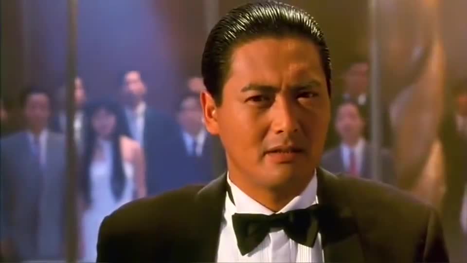 对手同花顺,只有一个机会赢,原来赌神的同花顺更大!