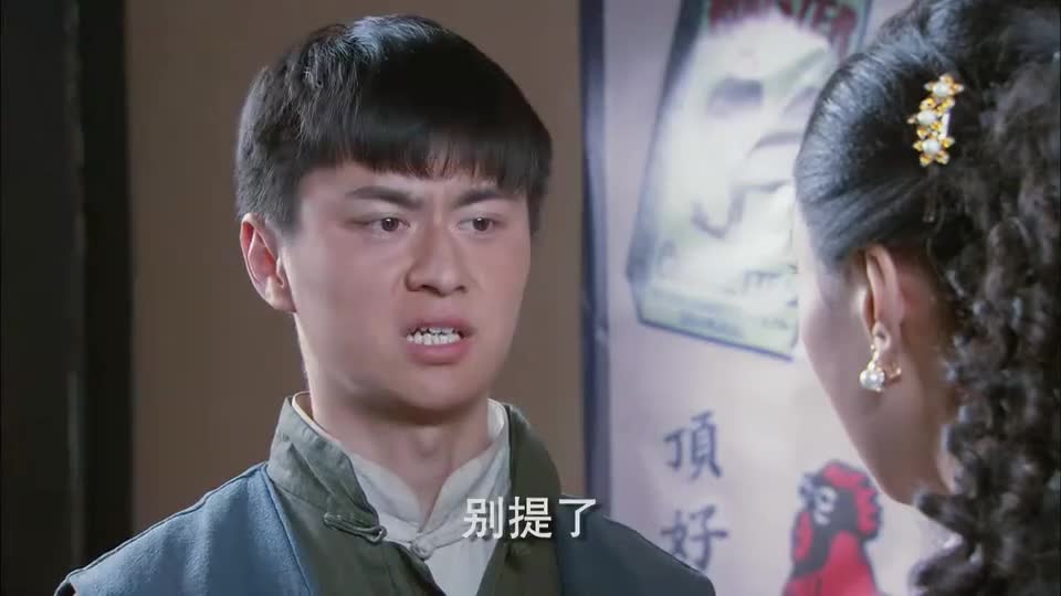 镖王传奇:小龙在台上耍枪,齐昭带媳妇在台下看得直鼓掌