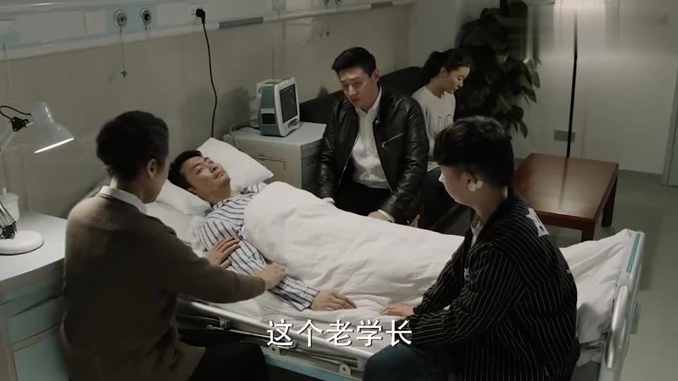 陈海终于醒了,侯亮平和陆亦可欣喜若狂:你小子太偷懒