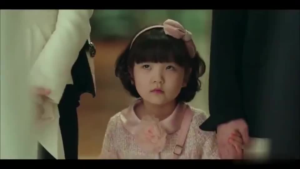 恶之花小女孩被迫营业无辜的表情太无奈了