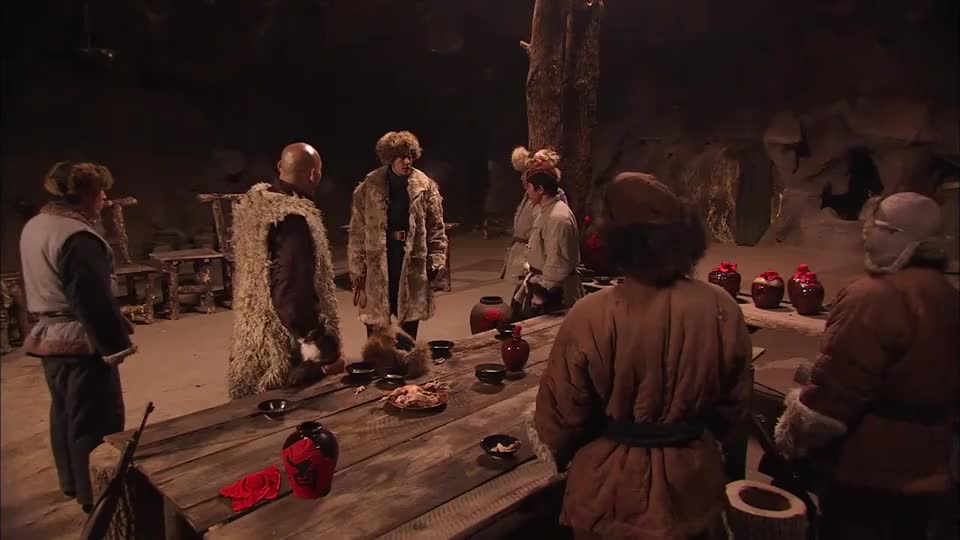 精彩视频小土匪们下山看女人被头头教训这土匪头头是好人