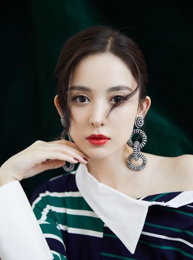 古力娜扎上综艺太吸睛了,穿7千8长裙尽显模特身材,27岁美得抢镜__财经